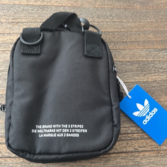 NWT adidas cross body bag. - Picture 3 of 4